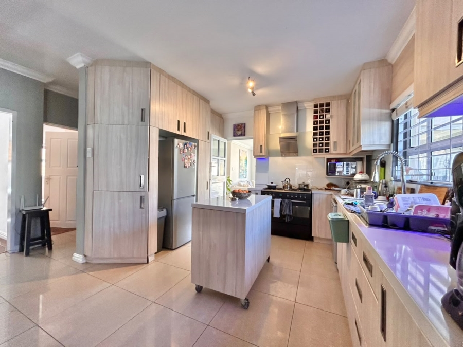 To Let 4 Bedroom Property for Rent in Plumstead Western Cape